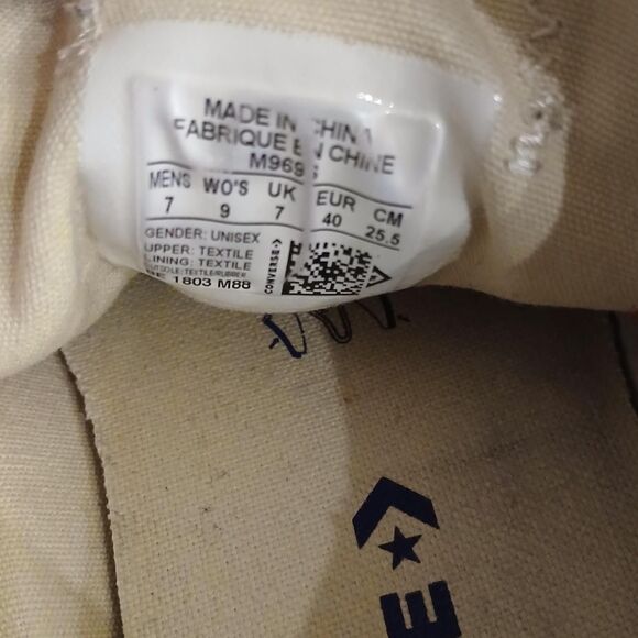 Red low-top Converse Chuck Taylor All Star canvas unisex sneakers size M 7 W 9 - Picture 6 of 7